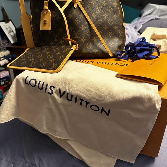 Louis Vuitton Monogram Carryall PM Used Once - Picture 1 of 6